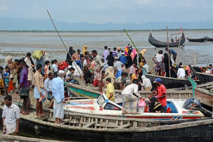   Rohingyaların tehlikeli deniz yolculuğu
